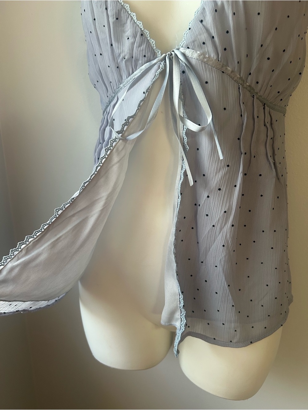 NEW Kirious Los Angeles Light Blue Tie-Front Polka Dot Tank Top - Picture 8 of 14